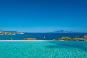 حمّام سباحة خارجي