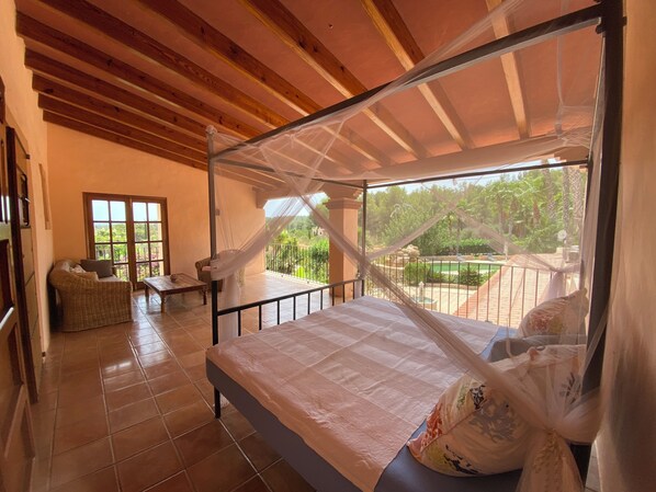 5 bedrooms, iron/ironing board, travel crib, free WiFi