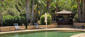 Welcome to a place full of history and Mediterranean ease.