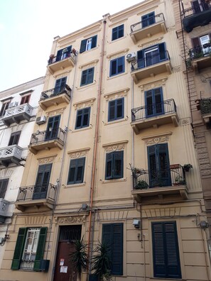 Exterior - Entire apartment fully equipped. Ideal for families or for work. (Palermo)