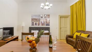 LĂ€genhet Classic | Vardagsrum | 50-centimeters smart-tv med digitalkanaler, tv och betalfilmer