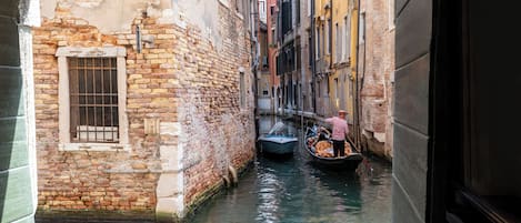 LAGUNA SUITE | 羽绒被、迷你吧、客房内保险箱、办公桌