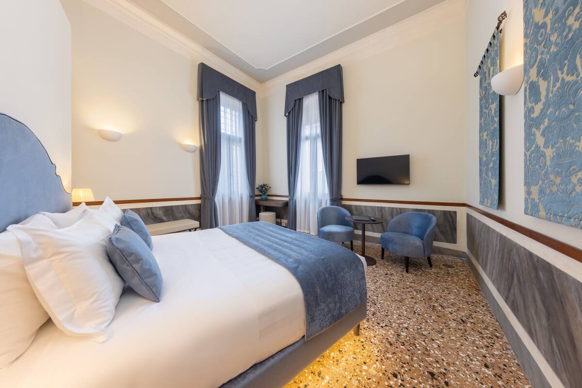 SUITE MARCO POLO | ผ้านวมขนเป็ด, มินิบาร์, ตู้นิรภัยในห้องพัก, โต๊ะทำงาน