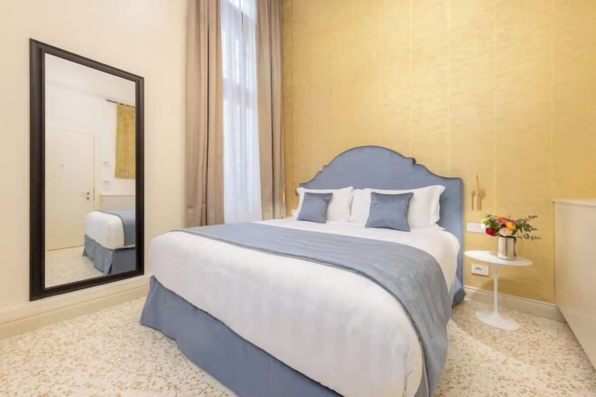 Down comforters, minibar, in-room safe, desk