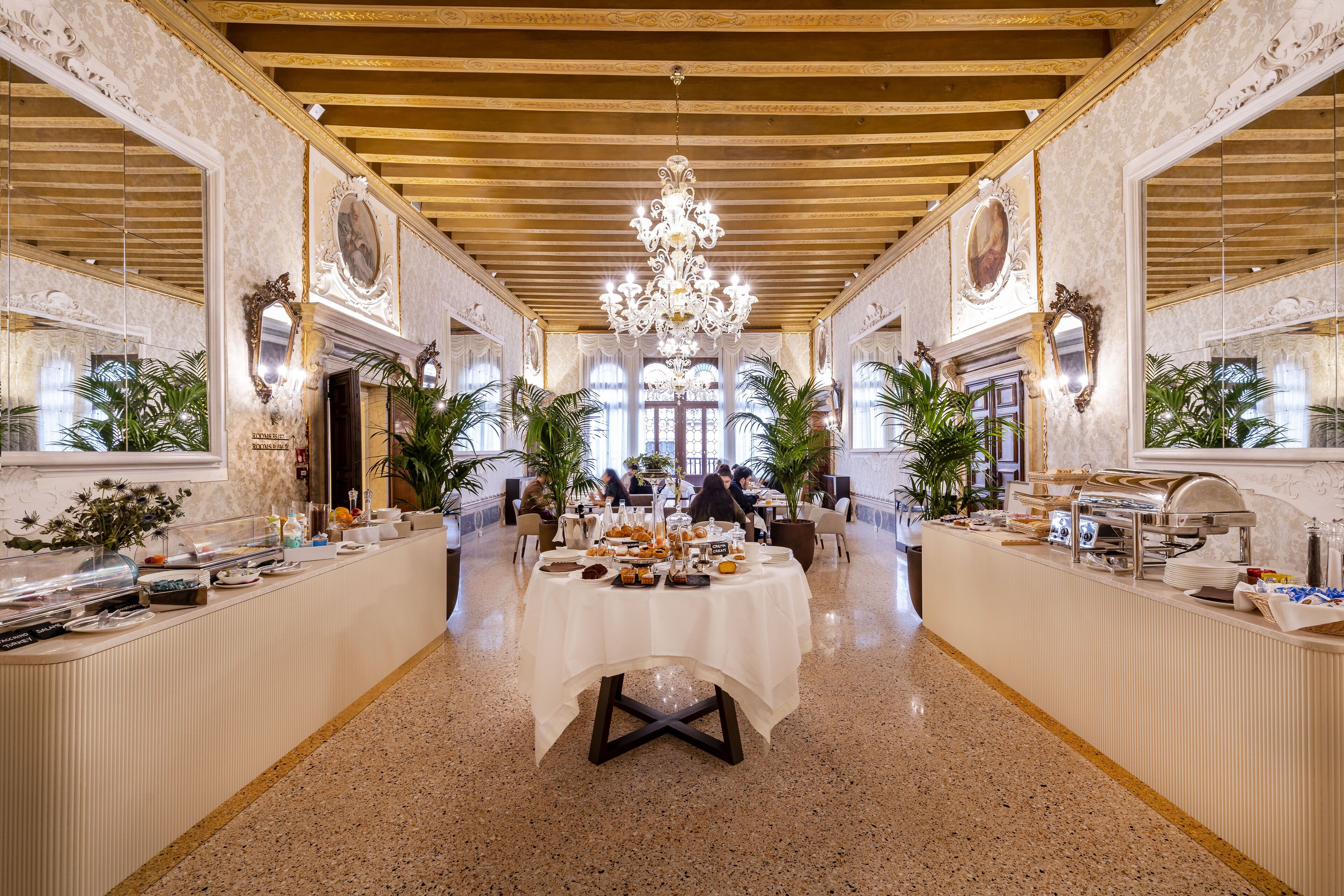 含每日吃到 飽早餐