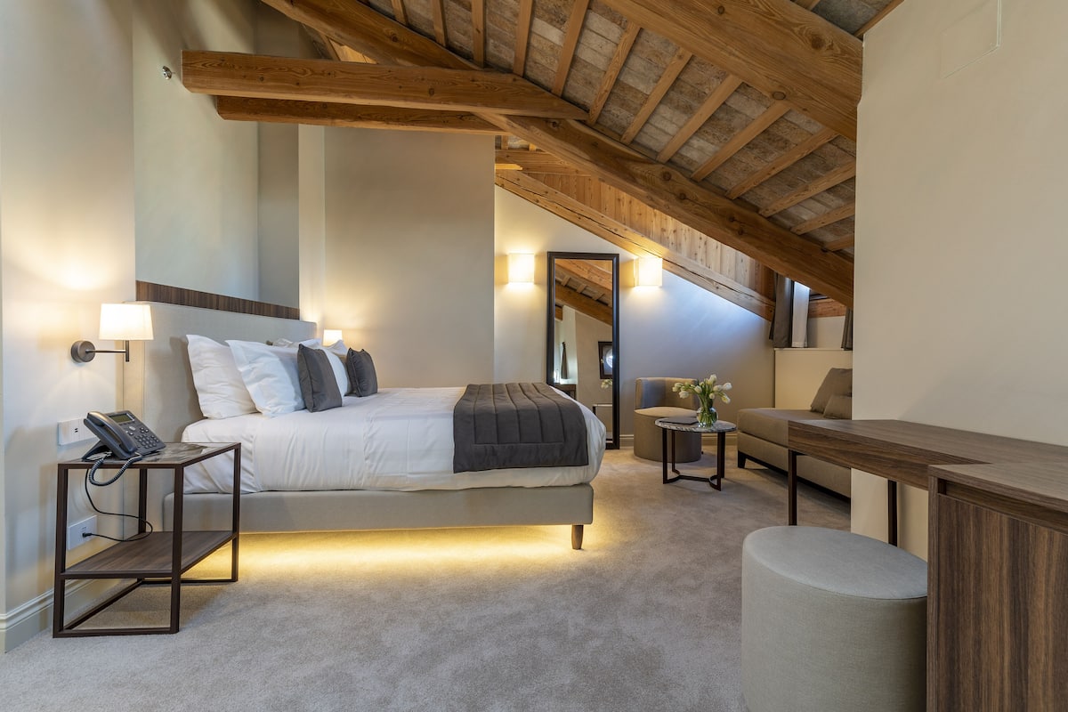 Down duvets, minibar, in-room safe, desk