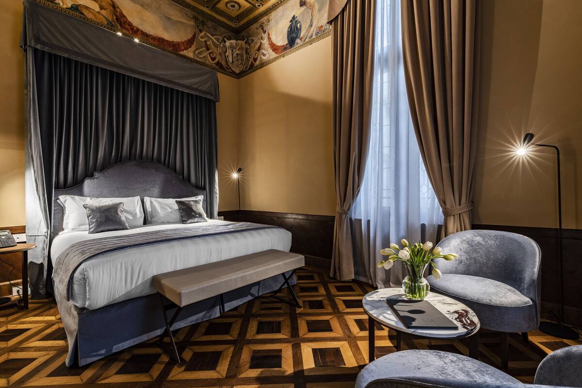 ROYALE SUITE TURGOVIA | ผ้านวมขนเป็ด, มินิบาร์, ตู้นิรภัยในห้องพัก, โต๊ะทำงาน