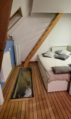 2 sovrum och sängkläder