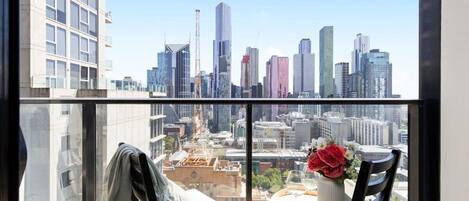 المنطقة المحيطة بالمنشأة