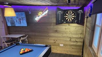 كابينة (WEE SNUG) | مساحة عمل للكمبيوتر المحمول وملاءات أسرّة