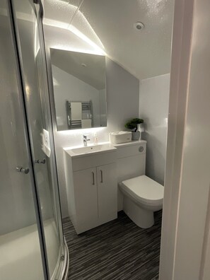 Cabin (WEE SNUG) | Bathroom