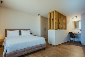 9 bedrooms, down comforters, pillowtop beds, in-room safe - Anemmaro Villas (Hersonissos)