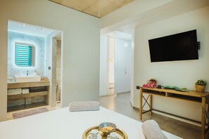 Comfort Villa | 9 bedrooms, down duvets, pillow-top beds, in-room safe - Anemmaro Villas (Hersonissos)