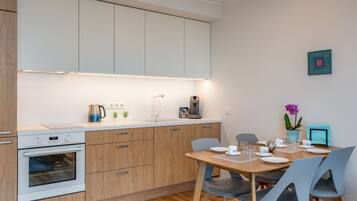 Réfrigérateur, four, plaque de cuisson, lave-vaisselle