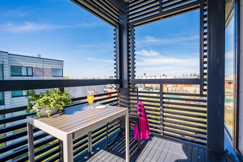 Haraka Apartment With Sunset Balcony