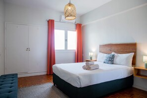 3 عدّة غرف نوم ومكواة/لوح كي وواي فاي وملاءات أسرّة