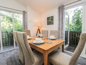 Cottage | Dining