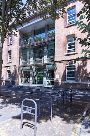 Fachada da propriedade. Auberge de Jeunesse HI Amiens