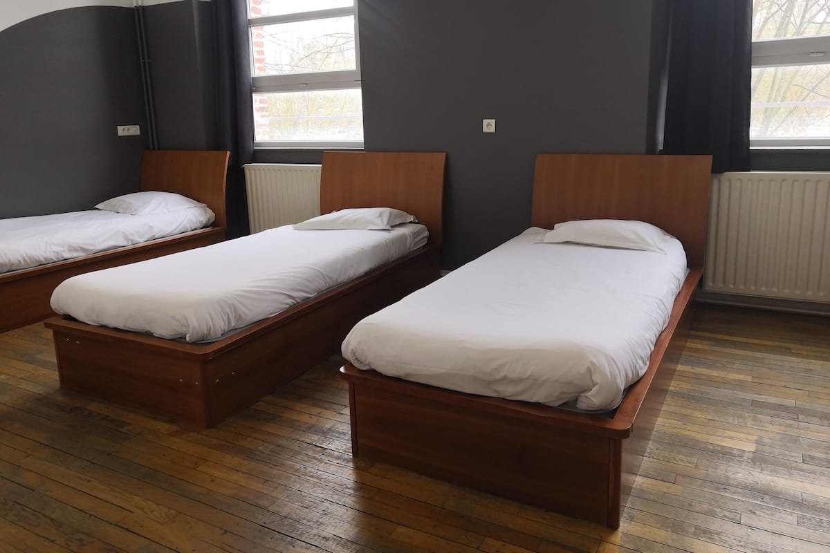 Free WiFi, bed sheets