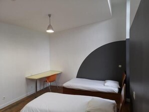 Free WiFi, bed sheets