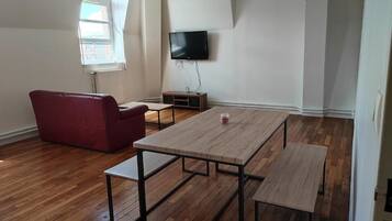 Apartment, 2 Bedrooms | Living area