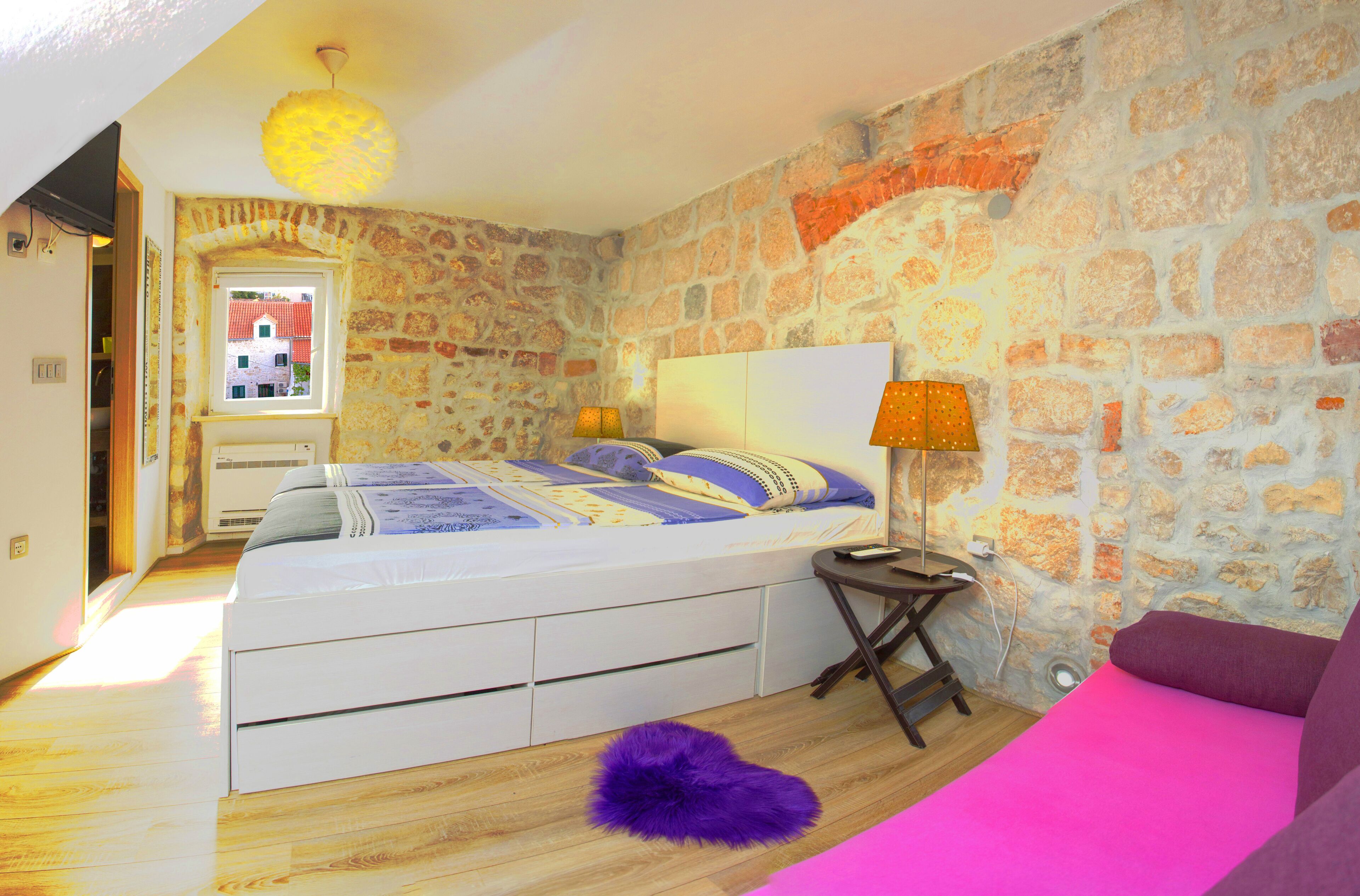 4 bedrooms, in-room safe, iron/ironing board, free WiFi