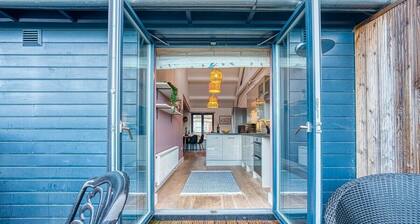 Ashcroft Loft - town centre apartment