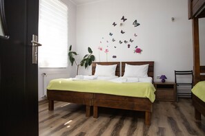 2 bedrooms, soundproofing, free WiFi, bed sheets - Harmony's House in the Center of Oradea (Oradea)