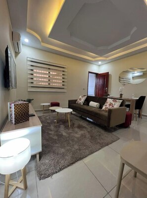 صورة غير مصنفة، 5 من 37، زرّ