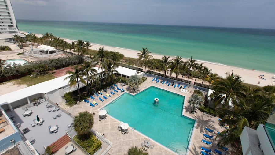 Sherry Frontenac Oceanfront Hotel