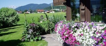 Surrounded by meadows, panoramic view, sunny balconies, quiet central location