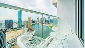 Luxury Apartment | Terrace/patio - Stunning 2BR with Balcony-Canal View (Dubai)