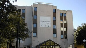 A building with a sign reading "AUBRAGE DE JEUNESSE Youth Hostel". - Auberge de Jeunesse HI Boulogne-sur-Mer (Boulogne-sur-Mer)