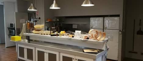 Free daily full breakfast