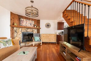 Een smart-tv en een open haard