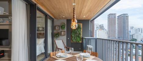 Apartment | Outdoor dining