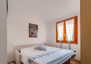 3 bedrooms, WiFi, bed sheets
