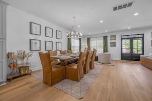 Dining - Golf Simulator | Hot Tub | Game Room | Pool Table (Lexington)