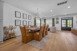 Dining - Golf Simulator | Hot Tub | Game Room | Pool Table (Lexington)