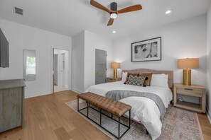 5 bedrooms, iron/ironing board, travel cot, WiFi - Golf Simulator | Hot Tub | Game Room | Pool Table (Lexington)