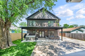 Exterior - Golf Simulator | Hot Tub | Game Room | Pool Table (Lexington)