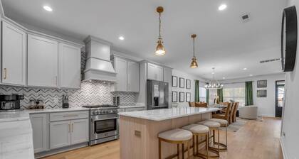 Golf Simulator | Hot Tub | Game Room | Pool Table