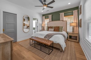5 bedrooms, iron/ironing board, travel crib, WiFi - Golf Simulator | Hot Tub | Game Room | Pool Table (Lexington)