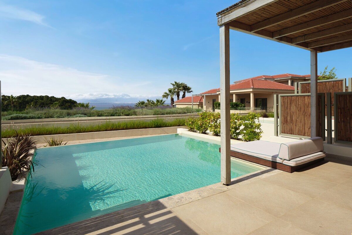 Junior Suite Sea View Private Pool | Premium bedding, down comforters, memory foam beds, in-room safe
