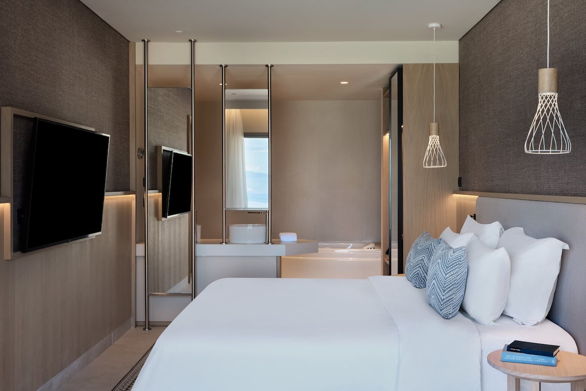 Two Bedroom Panoramic Suite Sea View with Private Pool & Hot Tub