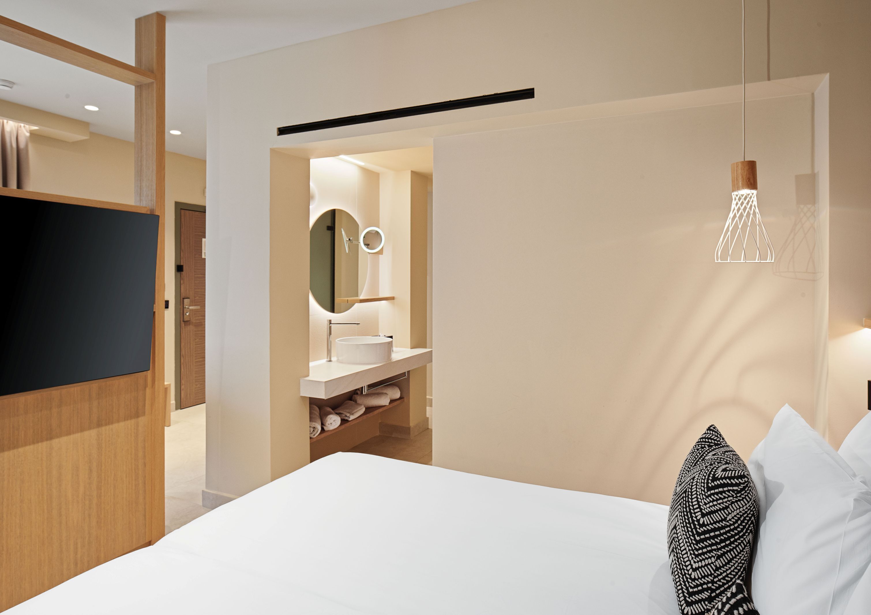 Deluxe Room, Garden View | Premium bedding, down comforters, memory foam beds, in-room safe