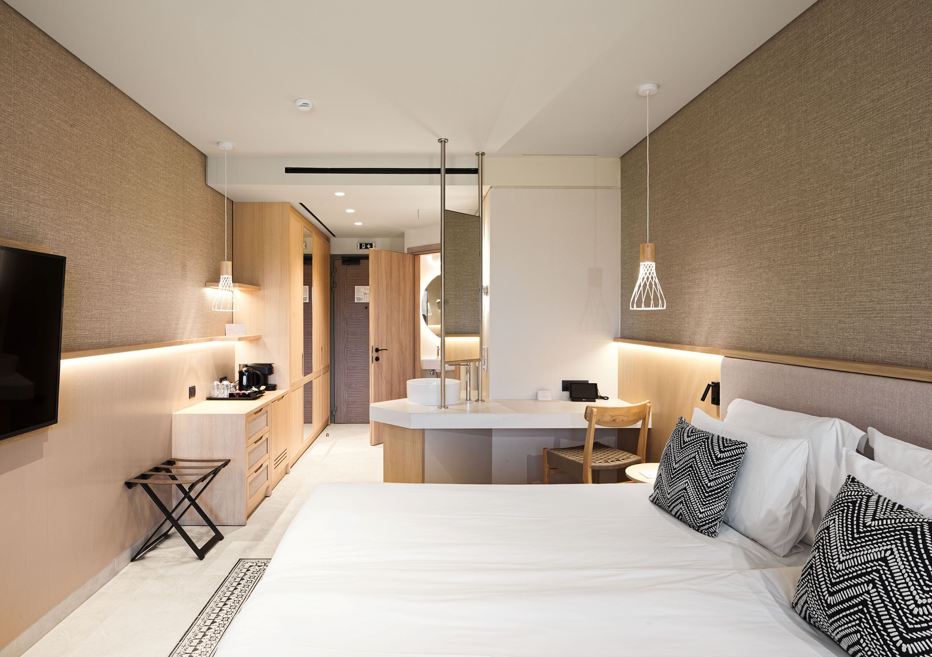 Junior Suite Sea View Private Pool | Premium bedding, down comforters, memory foam beds, in-room safe