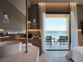 Deluxe Double Room Sea View | Roupas de cama premium, edredons de pluma