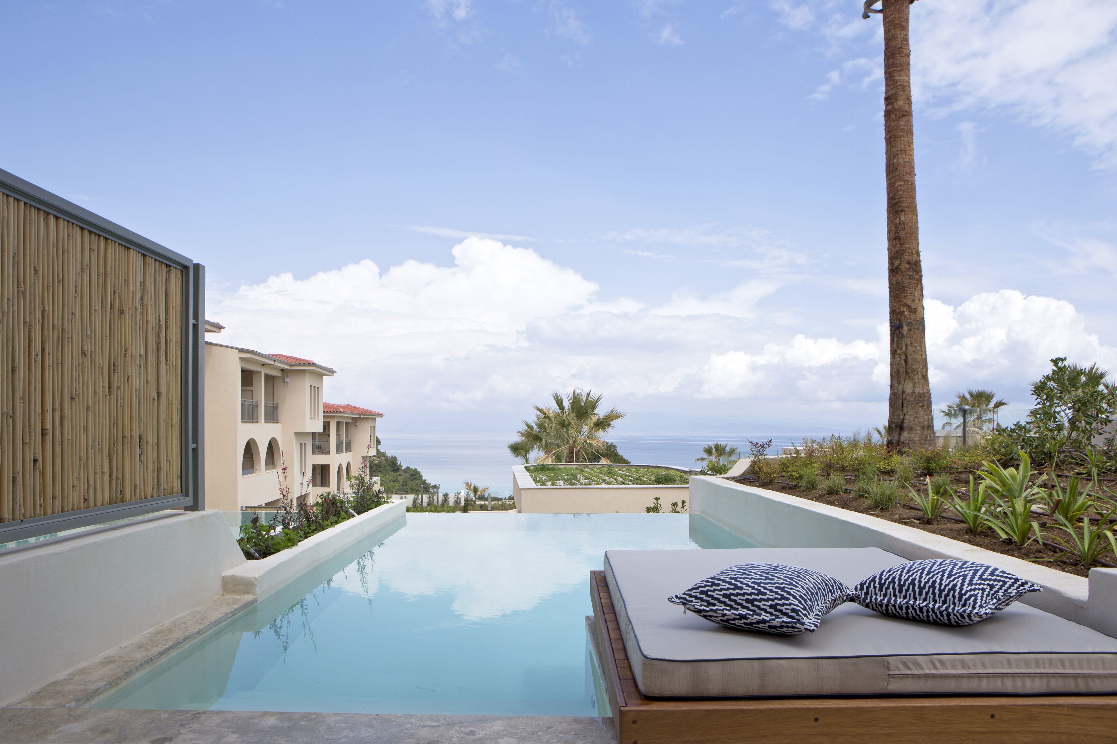 Junior kamer, privézwembad, uitzicht op zee | Uitzicht vanuit de kamer