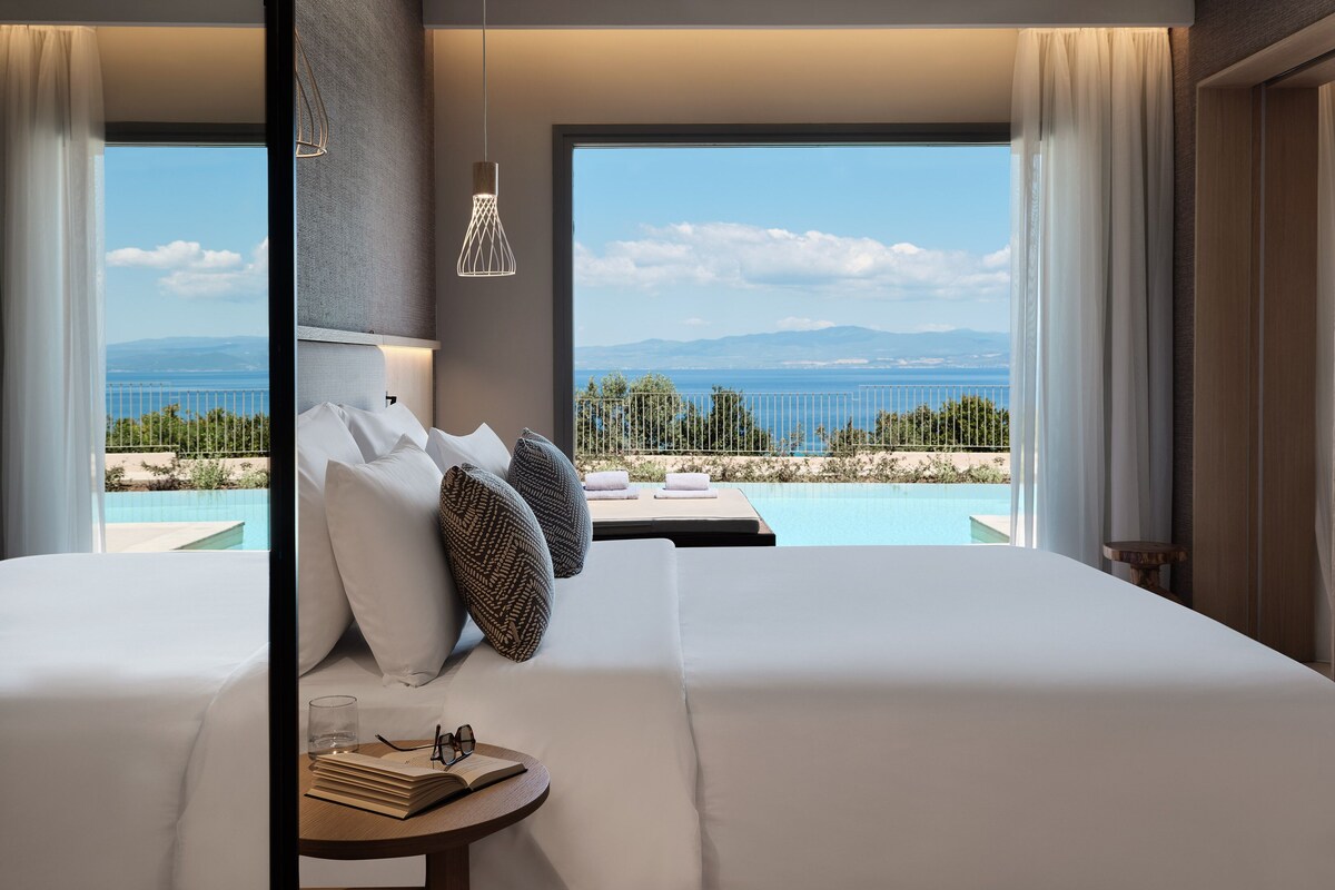 Two Bedroom Panoramic Suite Sea View with Private Pool & Hot Tub | 객실에서 보이는 전망